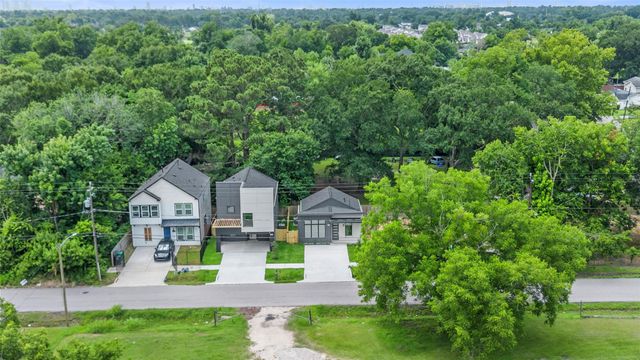 1277 Dewalt Street, Houston, TX 77088