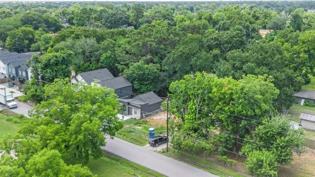 1277 Dewalt Street, Houston, TX 77088
