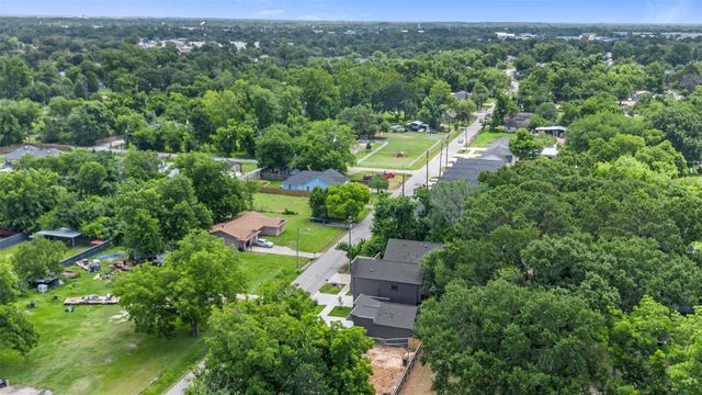 1277 Dewalt Street, Houston, TX 77088