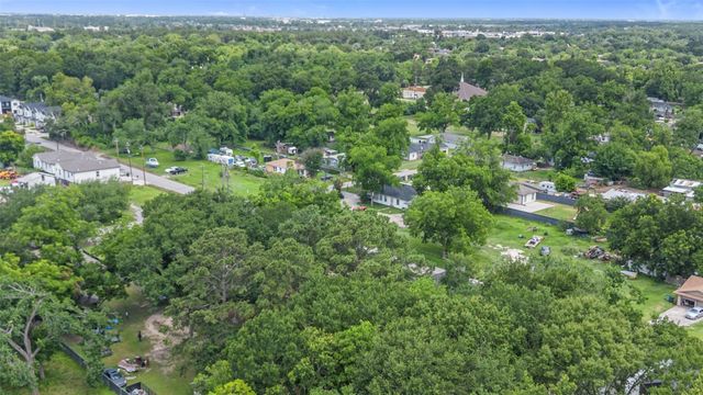 1277 Dewalt Street, Houston, TX 77088