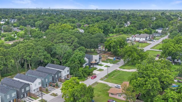 1277 Dewalt Street, Houston, TX 77088