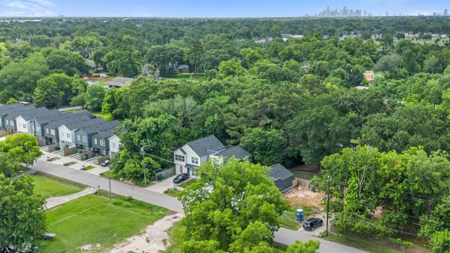 1277 Dewalt Street, Houston, TX 77088