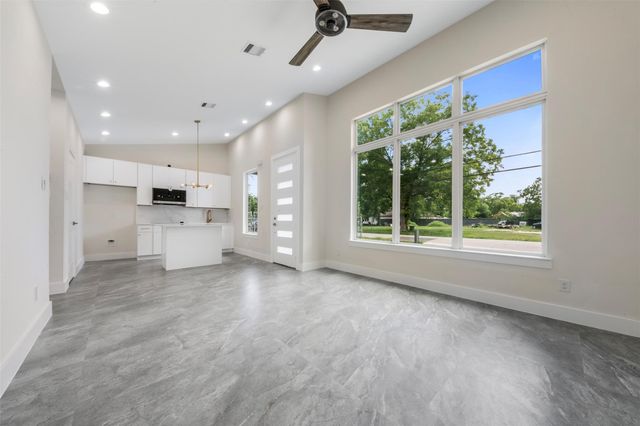 1277 Dewalt Street, Houston, TX 77088