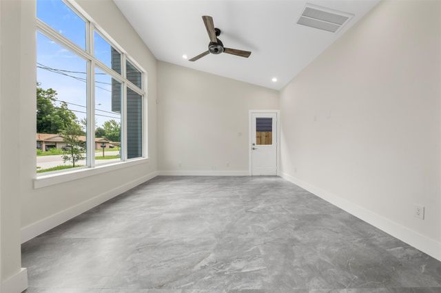 1277 Dewalt Street, Houston, TX 77088