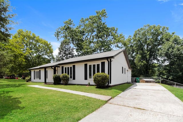 11902 Five Cedars Road, Charlotte, NC 28226