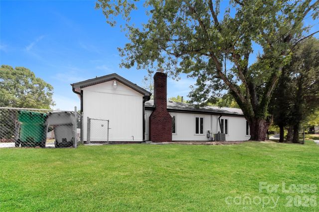 11902 Five Cedars Road, Charlotte, NC 28226