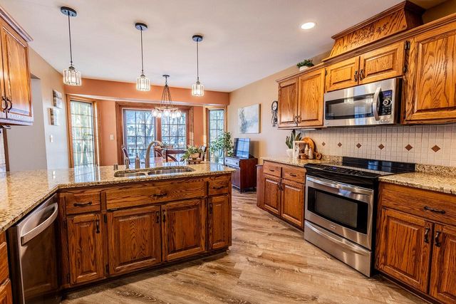 S79W19238 River Oaks COURT, Muskego, WI 53150