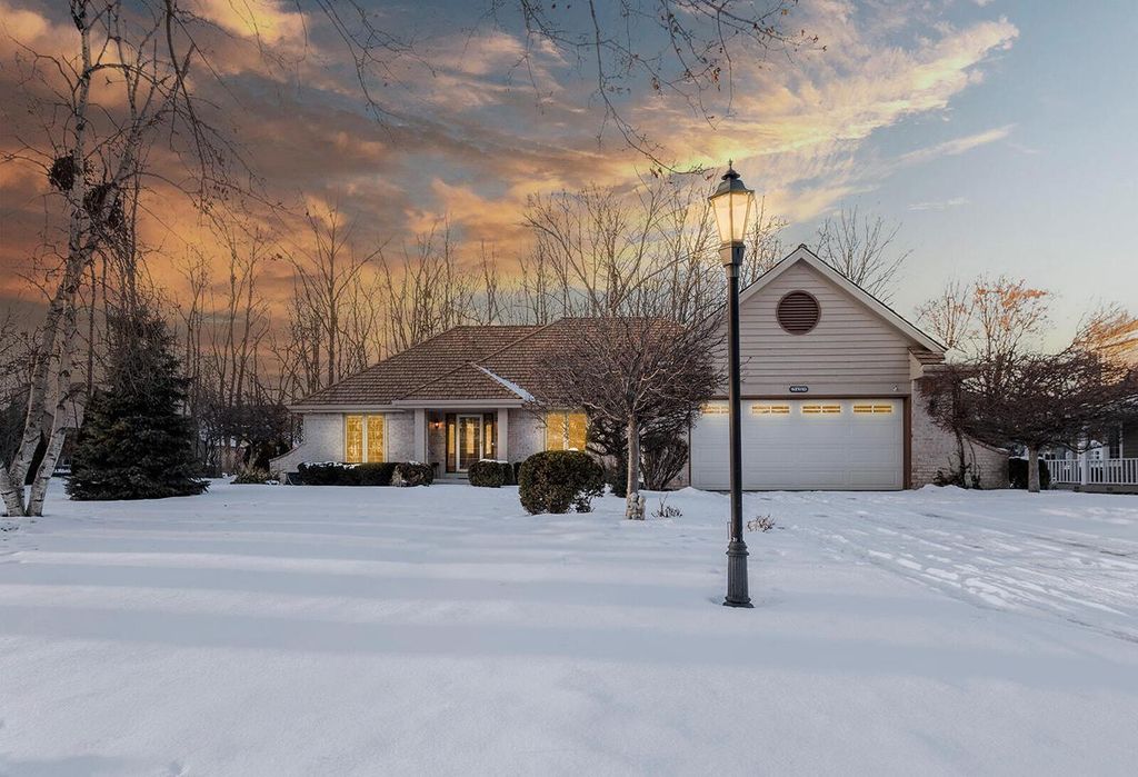 S79W19238 River Oaks COURT, Muskego, WI 53150