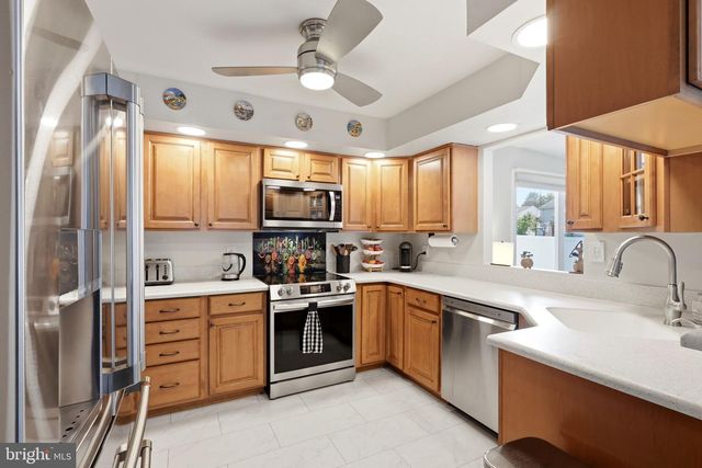 69 LAKEVIEW, Hamilton, NJ 08620
