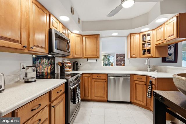 69 LAKEVIEW, Hamilton, NJ 08620