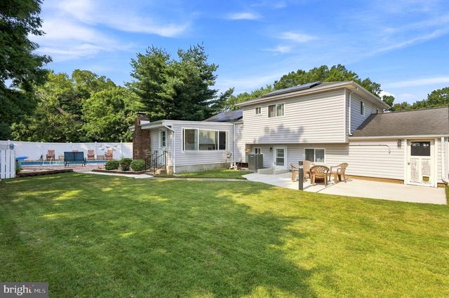 69 LAKEVIEW, Hamilton, NJ 08620
