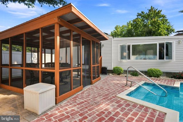 69 LAKEVIEW, Hamilton, NJ 08620