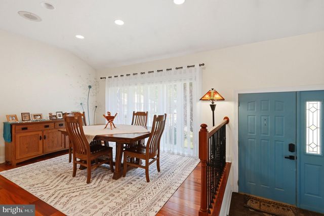 69 LAKEVIEW, Hamilton, NJ 08620