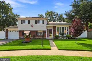 69 LAKEVIEW, Hamilton, NJ 08620