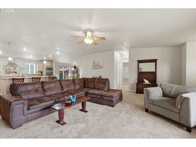 1282 E 3RD St 59, Lafayette, OR 97127