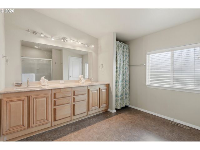 1282 E 3RD St 59, Lafayette, OR 97127