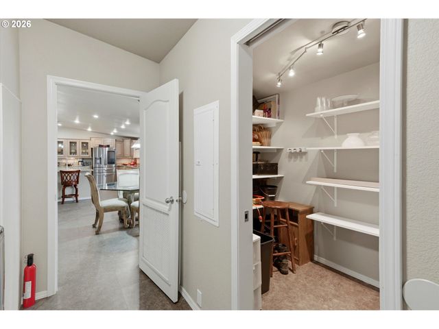 1282 E 3RD St 59, Lafayette, OR 97127