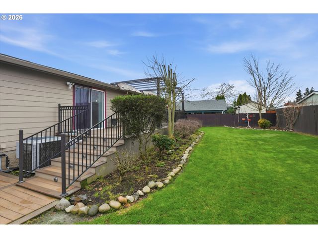 1282 E 3RD St 59, Lafayette, OR 97127