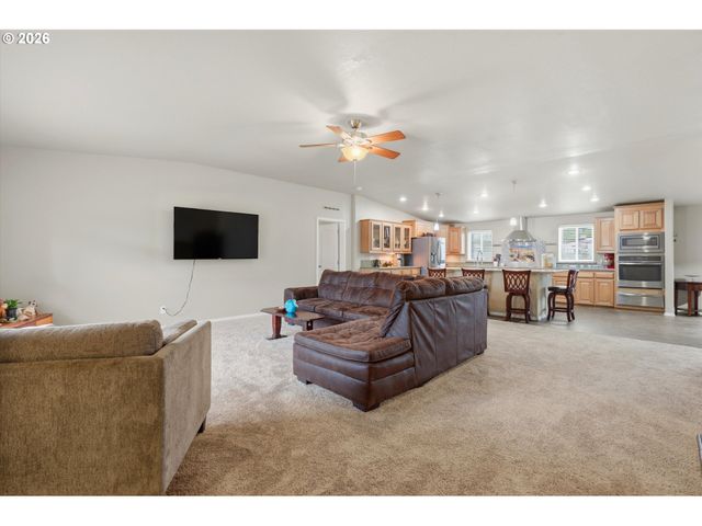 1282 E 3RD St 59, Lafayette, OR 97127