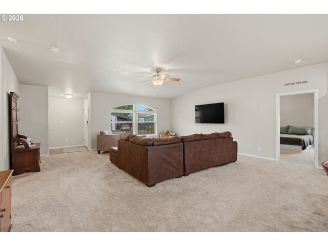 1282 E 3RD St 59, Lafayette, OR 97127