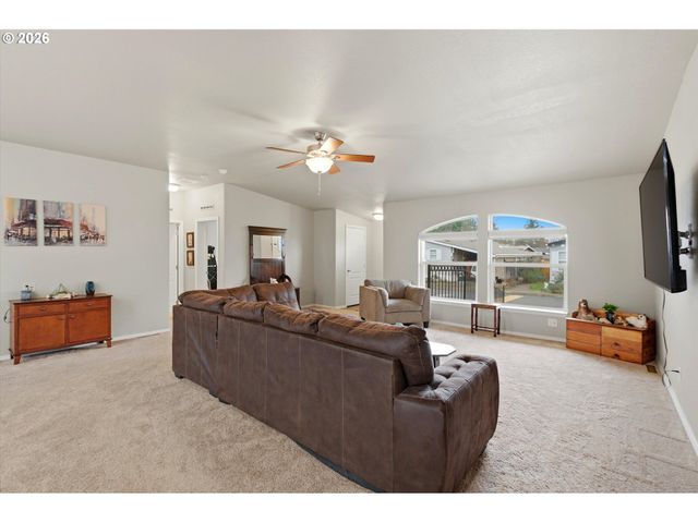 1282 E 3RD St 59, Lafayette, OR 97127