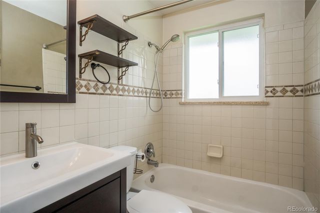 6739 W 70th Avenue, Arvada, CO 80003