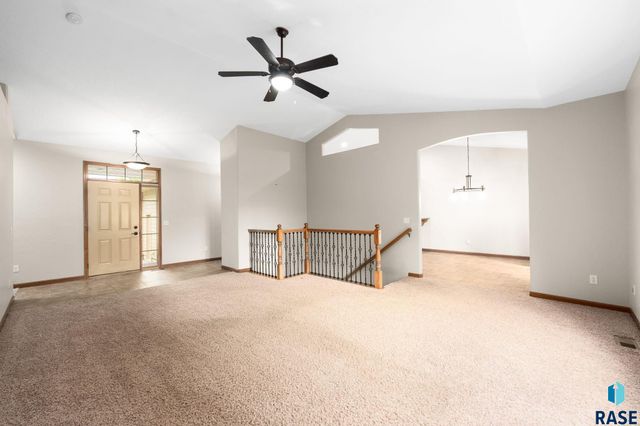 7205 S Heatherridge Ave Avenue, Sioux Falls, SD 57108