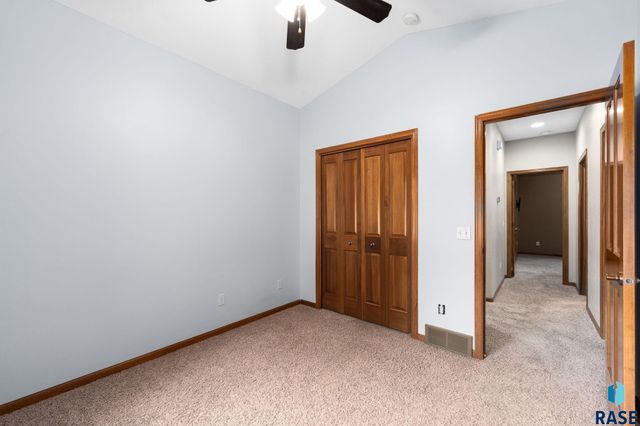 7205 S Heatherridge Ave Avenue, Sioux Falls, SD 57108