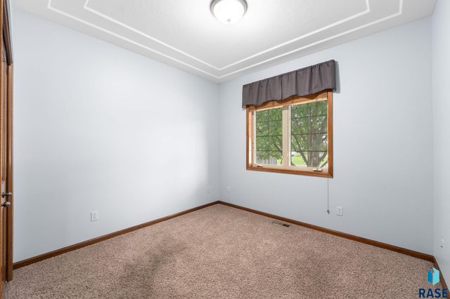 7205 S Heatherridge Ave Avenue, Sioux Falls, SD 57108