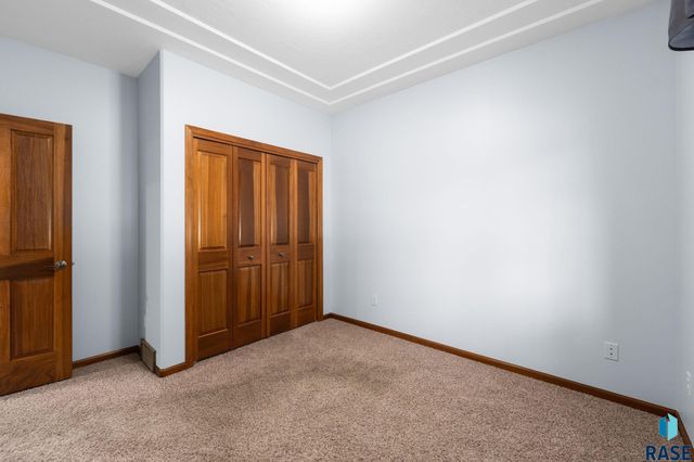 7205 S Heatherridge Ave Avenue, Sioux Falls, SD 57108