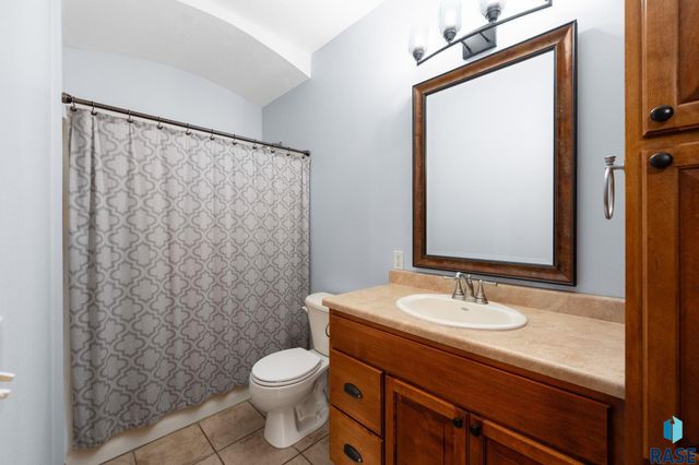 7205 S Heatherridge Ave Avenue, Sioux Falls, SD 57108