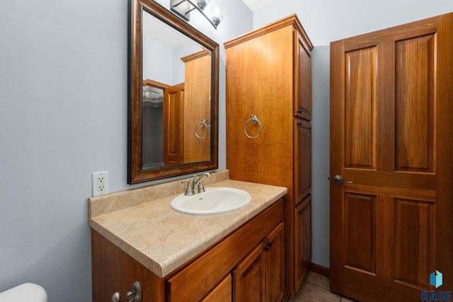 7205 S Heatherridge Ave Avenue, Sioux Falls, SD 57108