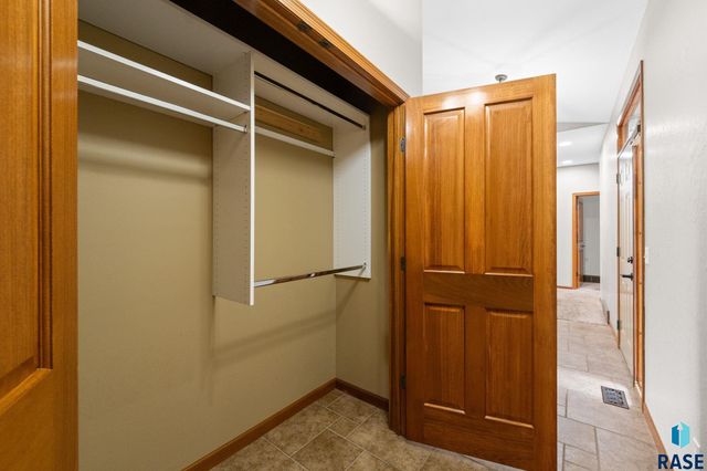 7205 S Heatherridge Ave Avenue, Sioux Falls, SD 57108