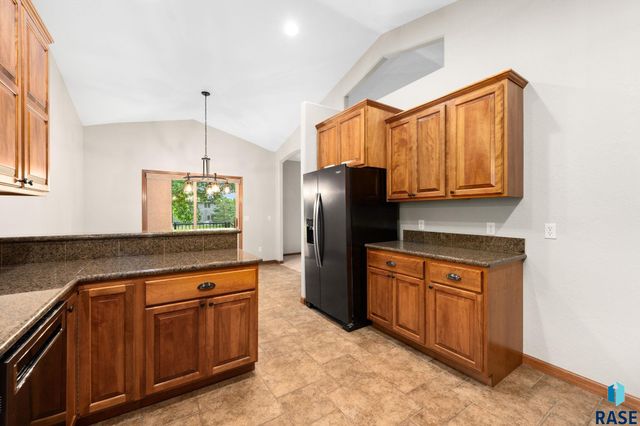 7205 S Heatherridge Ave Avenue, Sioux Falls, SD 57108
