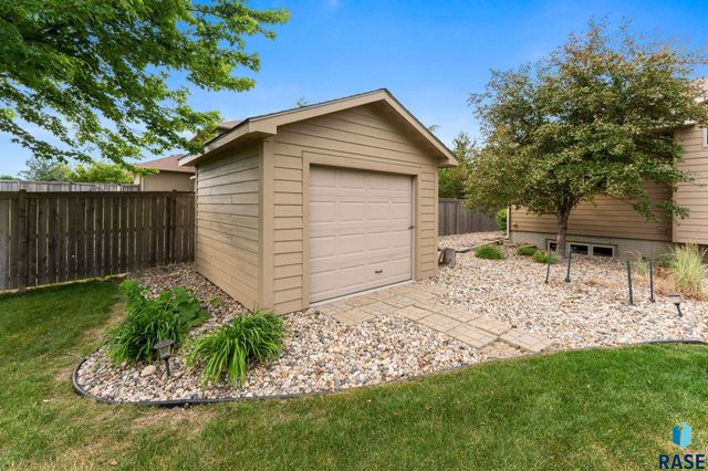 7205 S Heatherridge Ave Avenue, Sioux Falls, SD 57108
