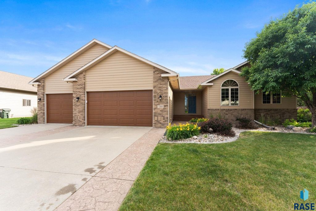 7205 S Heatherridge Ave Avenue, Sioux Falls, SD 57108