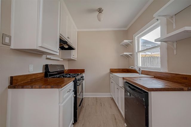 1110 E 24th Street A, Houston, TX 77009