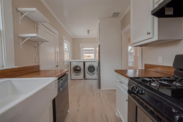 1110 E 24th Street A, Houston, TX 77009