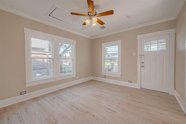 1110 E 24th Street A, Houston, TX 77009