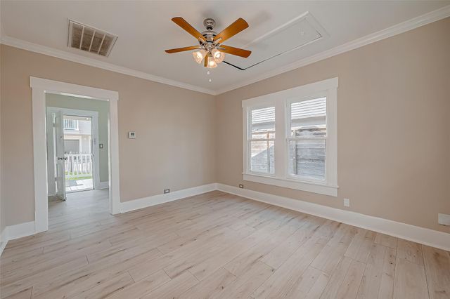 1110 E 24th Street A, Houston, TX 77009