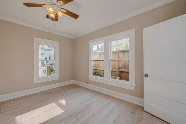1110 E 24th Street A, Houston, TX 77009