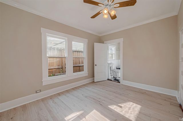 1110 E 24th Street A, Houston, TX 77009