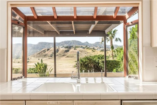8971 Moorcroft, West Hills, CA 91304