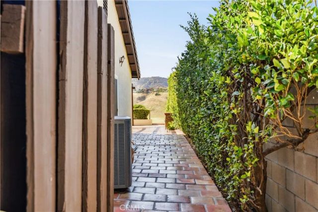 8971 Moorcroft, West Hills, CA 91304