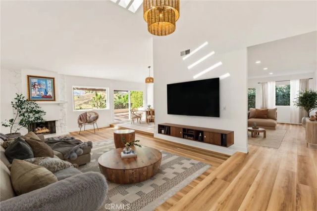 8971 Moorcroft, West Hills, CA 91304