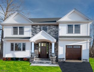 144 PASSAIC AVE, Roseland Boro, NJ 07068