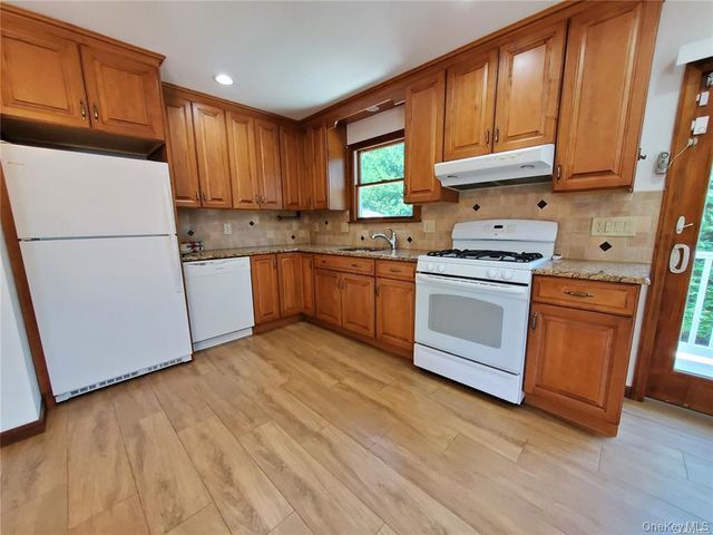 123 Maple Avenue, Port Jefferson Station, NY 11776
