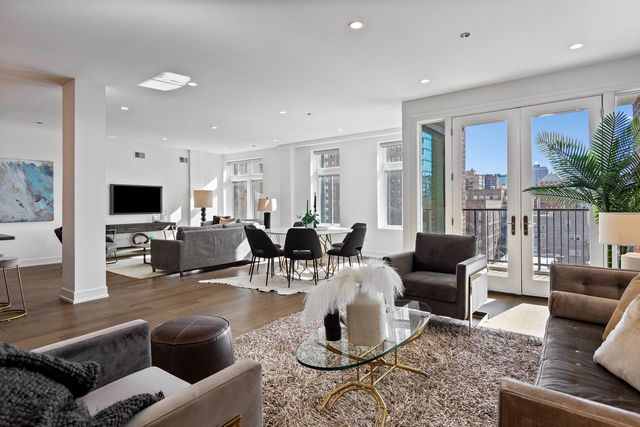 434 W Melrose Street 601, Chicago, IL 60657