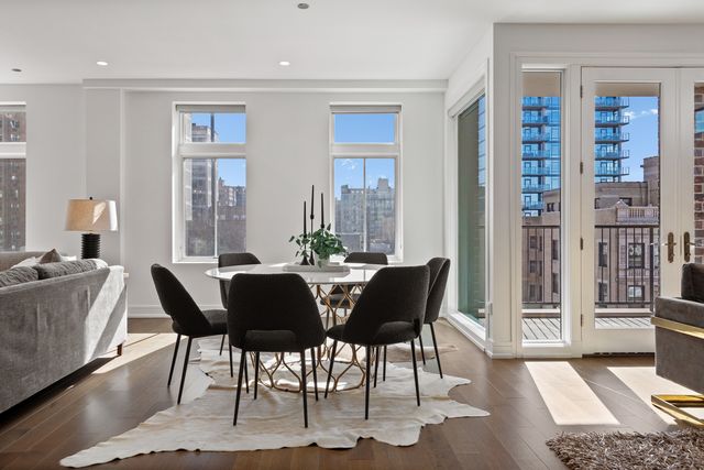 434 W Melrose Street 601, Chicago, IL 60657