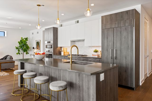 434 W Melrose Street 601, Chicago, IL 60657